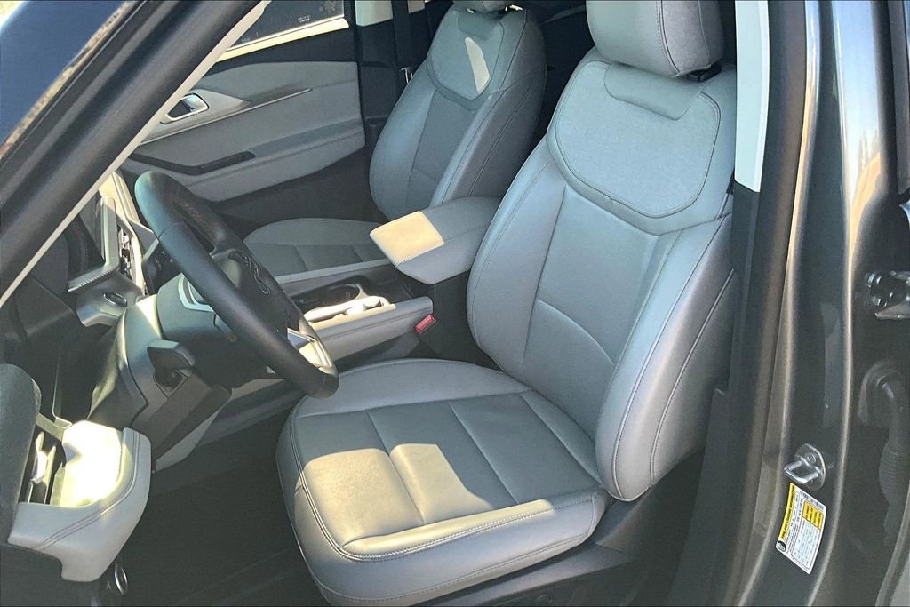 Certified 2025 Ford Explorer Active w/ Active Comfort Package AWD/4WD image 19