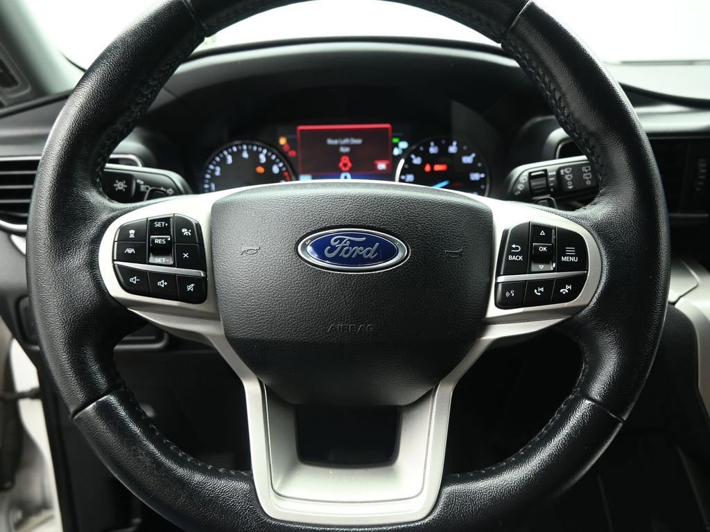 Certified 2020 Ford Explorer XLT w/ Equipment Group 202A image 39