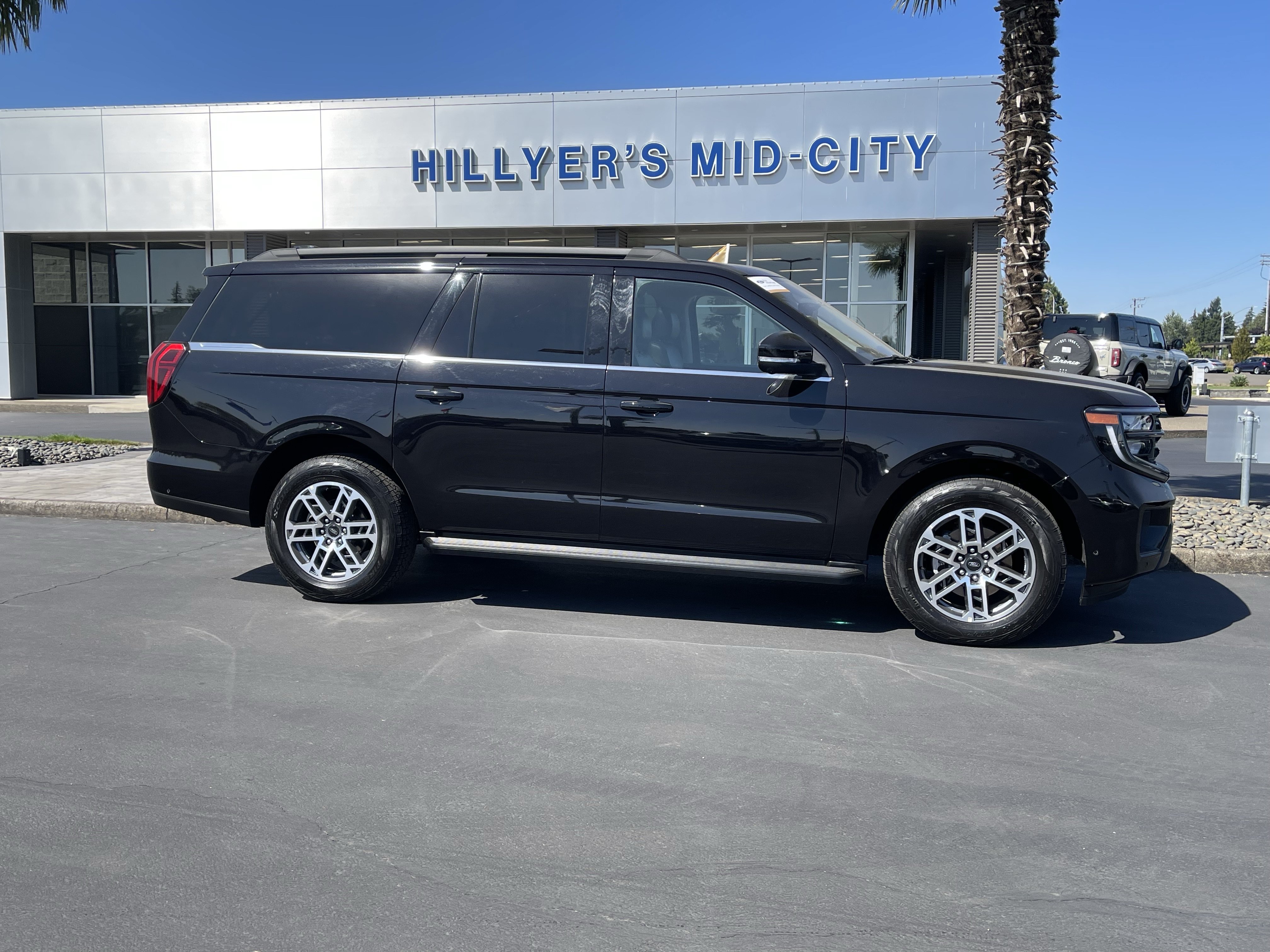Certified 2025 Ford Expedition Max Active AWD/4WD image 2