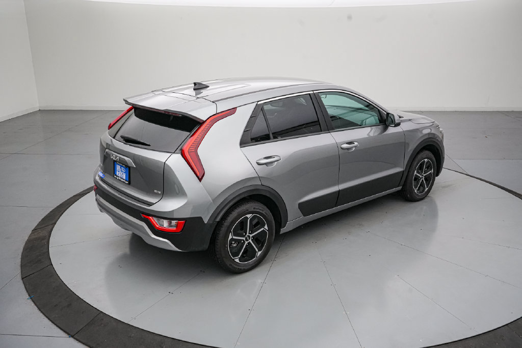 Used 2025 Kia Niro LX FWD image 4