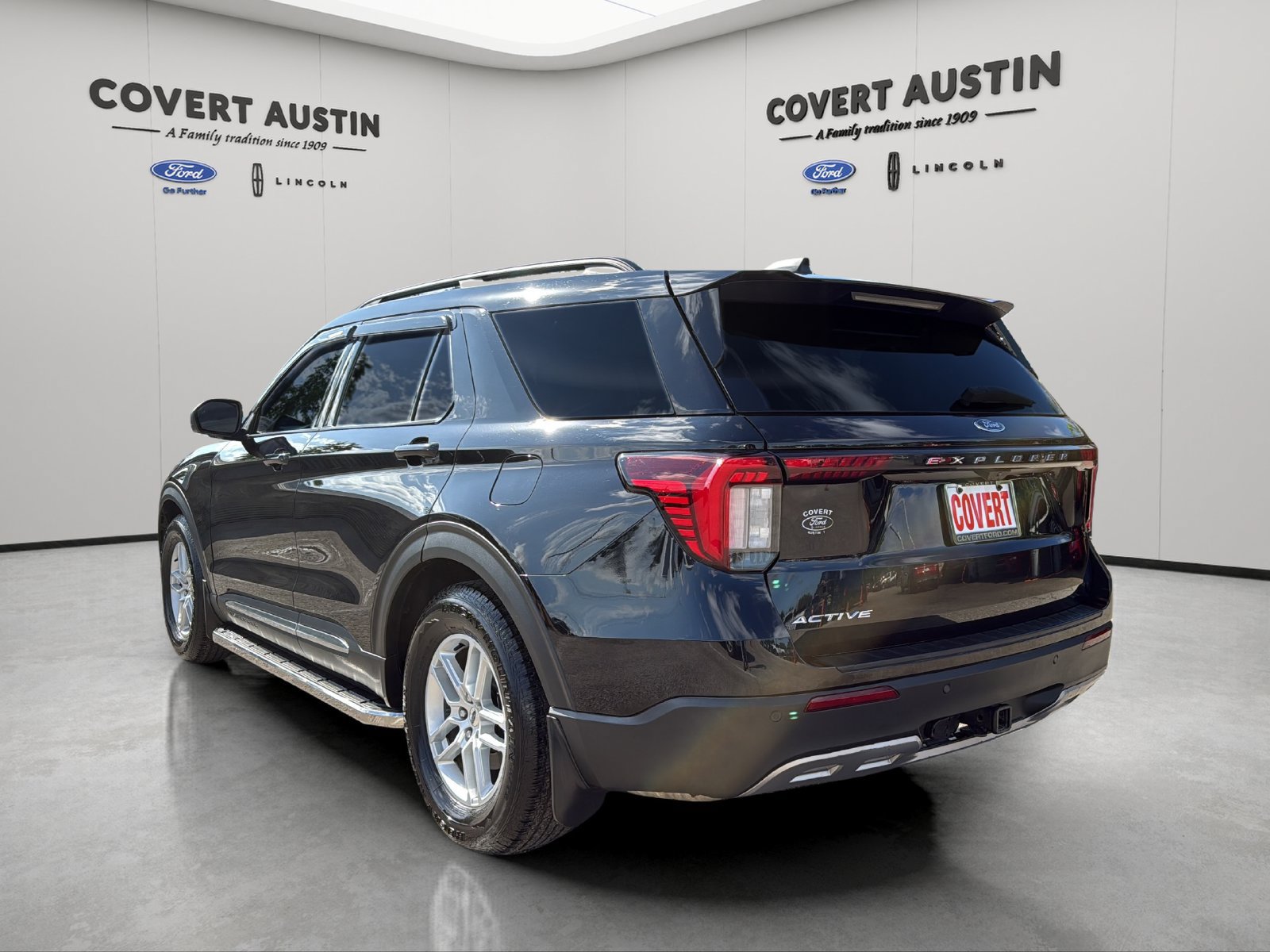 Certified 2025 Ford Explorer Active w/ Active Comfort Package RWD image 3