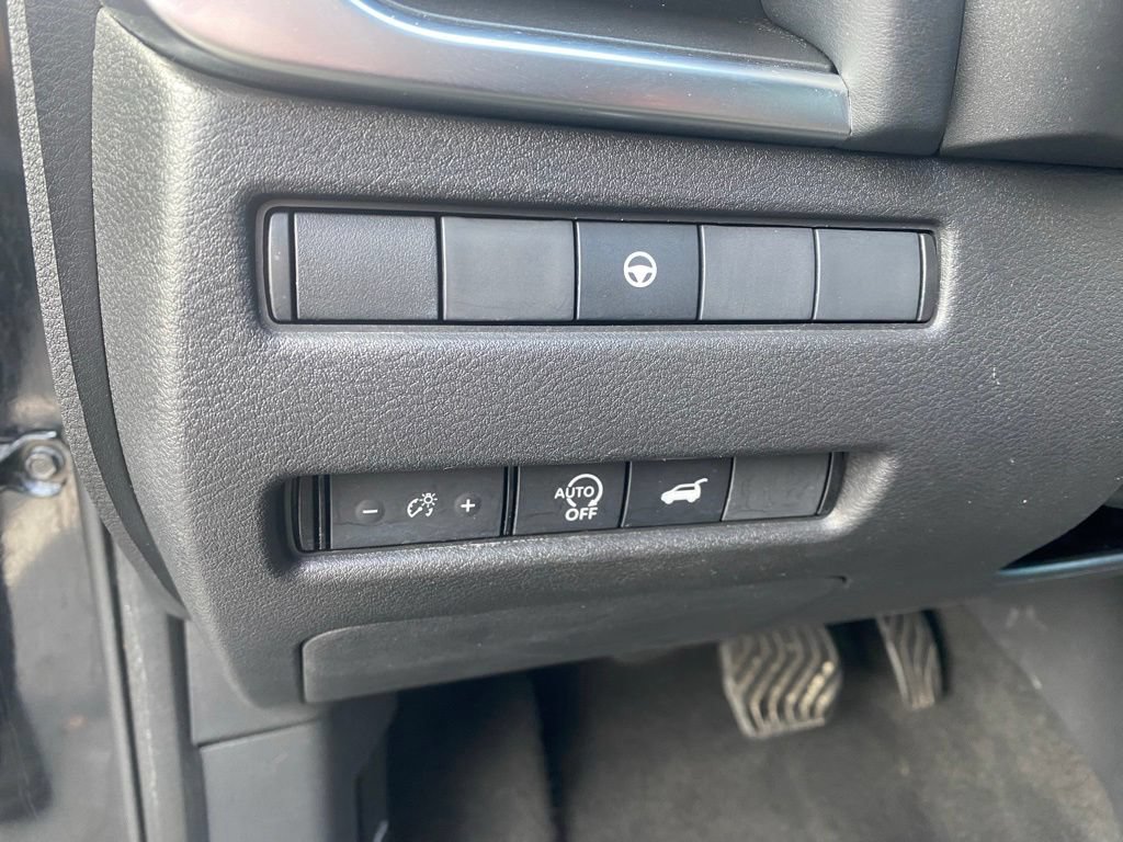 Used 2024 Nissan Rogue SV AWD/4WD image 12