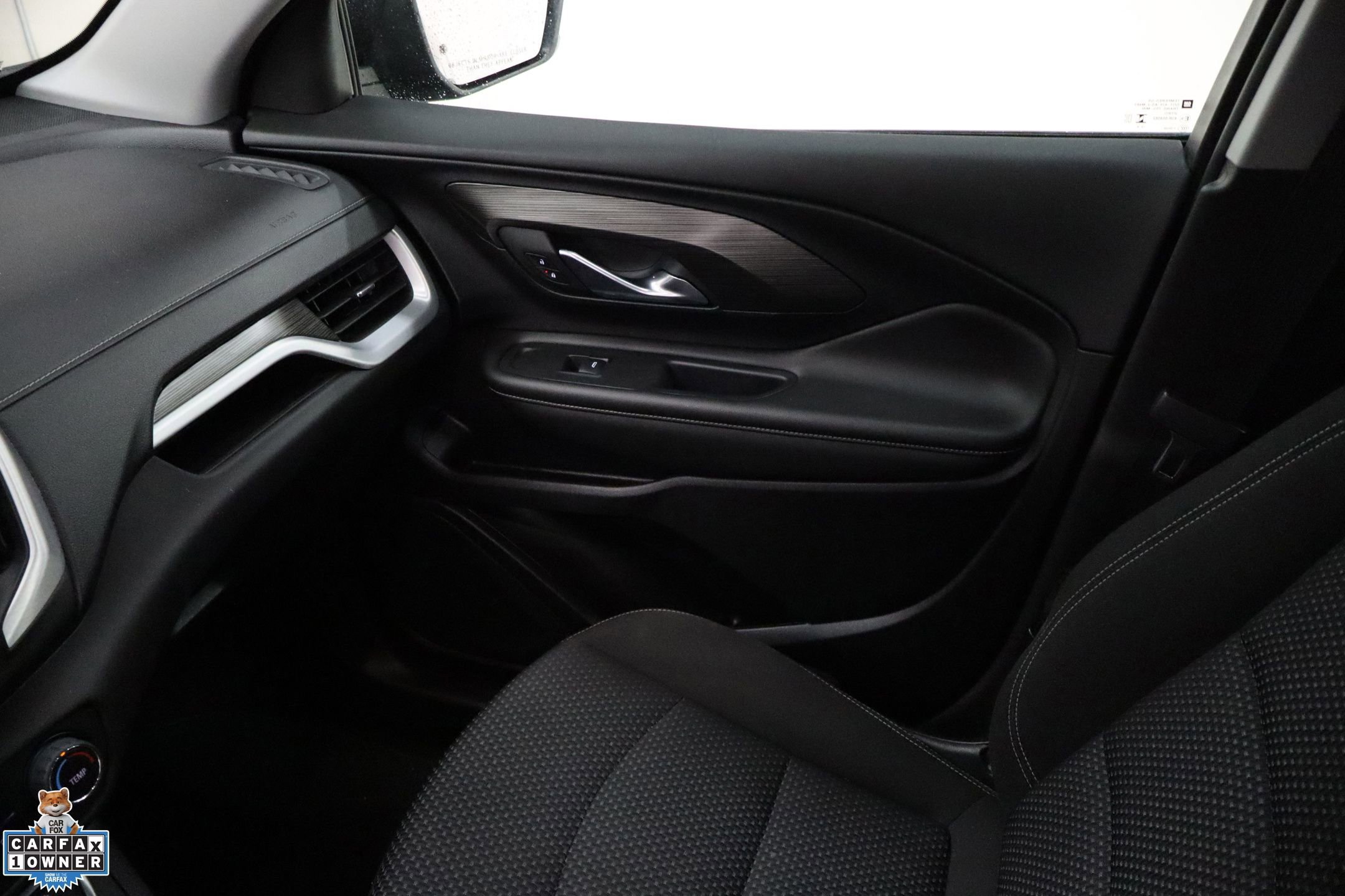 Used 2024 GMC Terrain SLE image 28