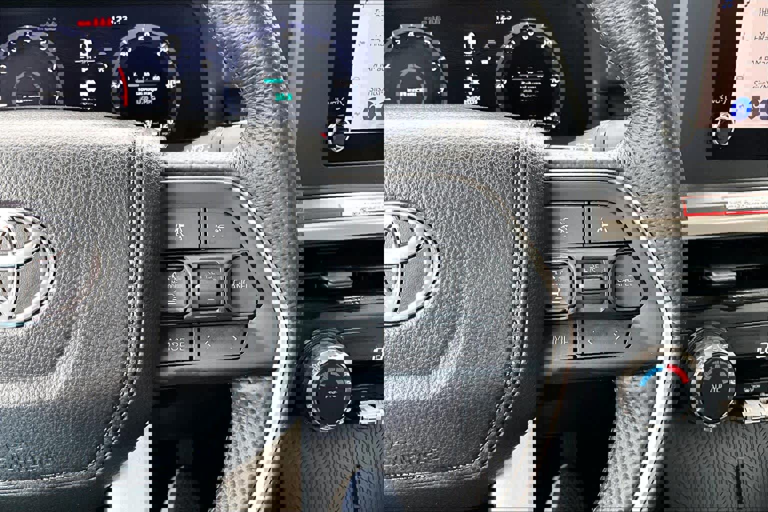 Used 2025 Toyota Tacoma TRD Off-Road image 25