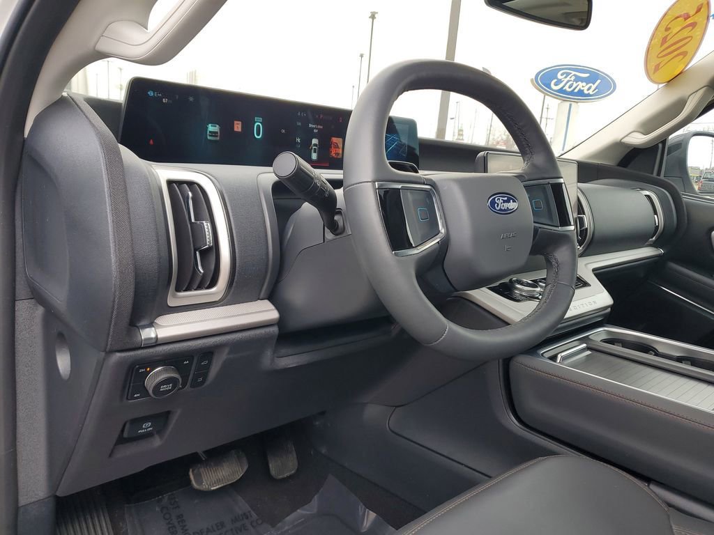 Certified 2025 Ford Expedition Active image 22