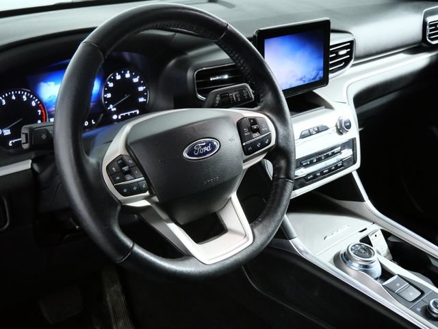 Certified 2023 Ford Explorer XLT w/ Equipment Group 202A AWD/4WD image 18