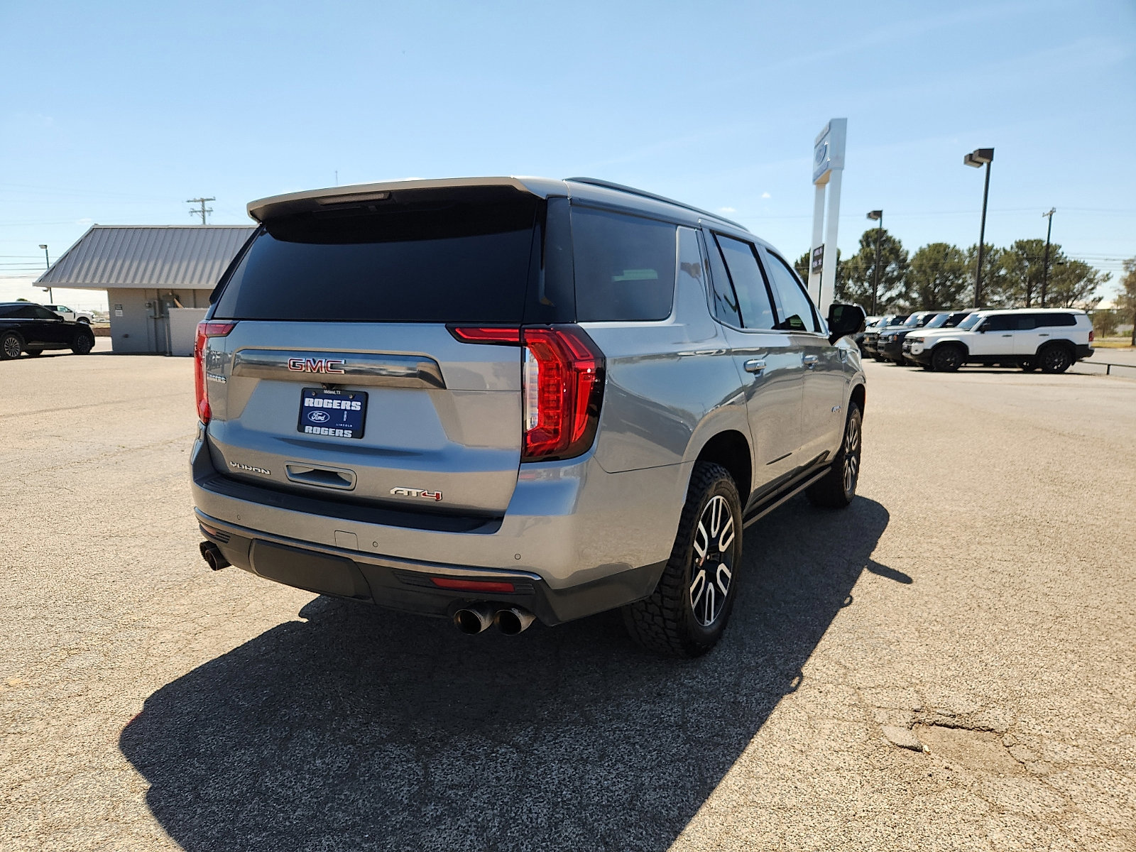 Used 2023 GMC Yukon AT4 w/ AT4 Premium Plus Package image 5