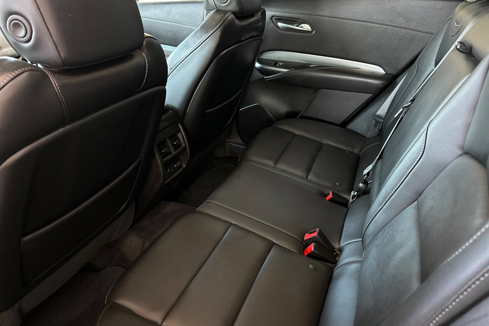Used 2023 Cadillac XT4 Premium Luxury FWD image 11