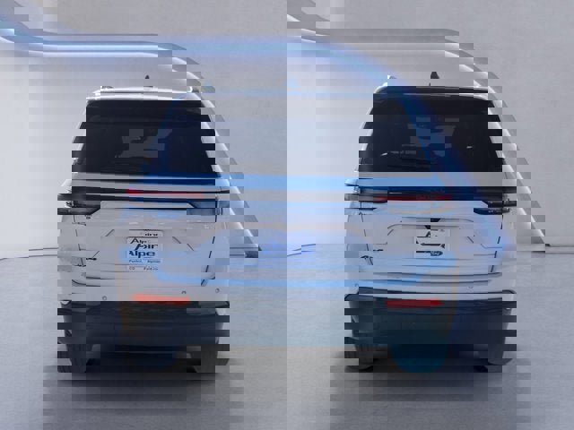 Used 2024 Jeep Grand Cherokee Altitude image 4