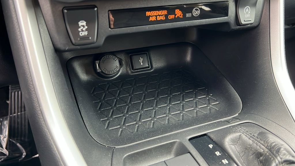 Used 2020 Toyota RAV4 XLE w/ All Weather Liner Package FWD image 19