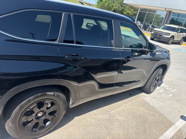 Used 2024 Toyota Highlander XLE image 6