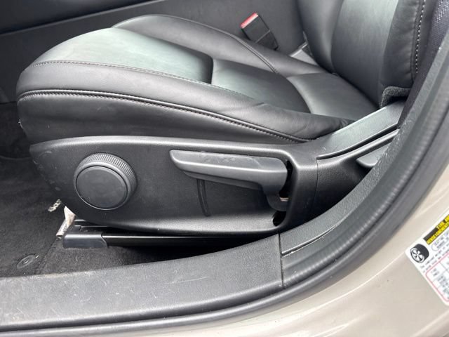 Used 2024 MAZDA MAZDA3 s FWD image 14