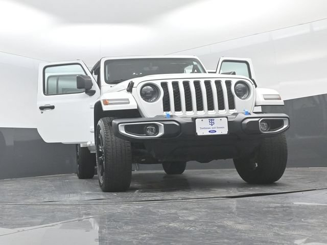Used 2023 Jeep Wrangler Unlimited Sahara w/ Cold Weather Group AWD/4WD image 29