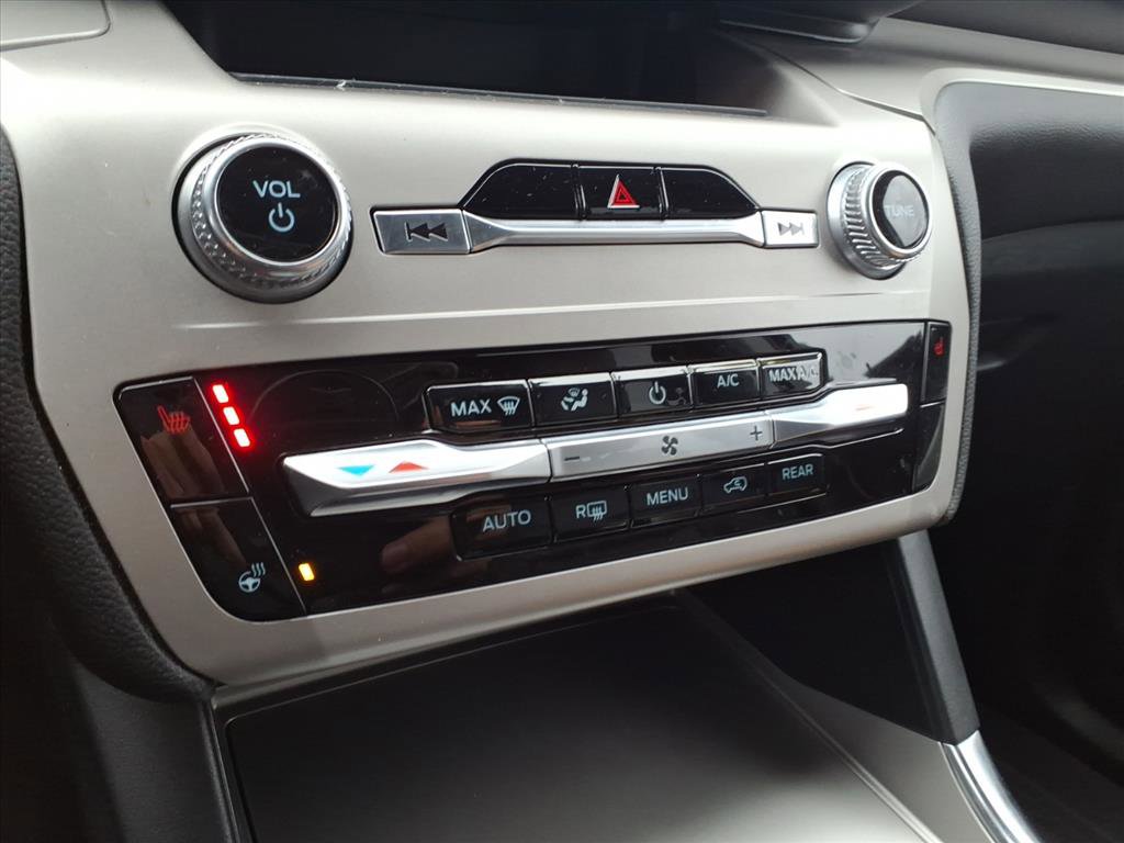 Certified 2023 Ford Explorer XLT w/ Equipment Group 202A image 23