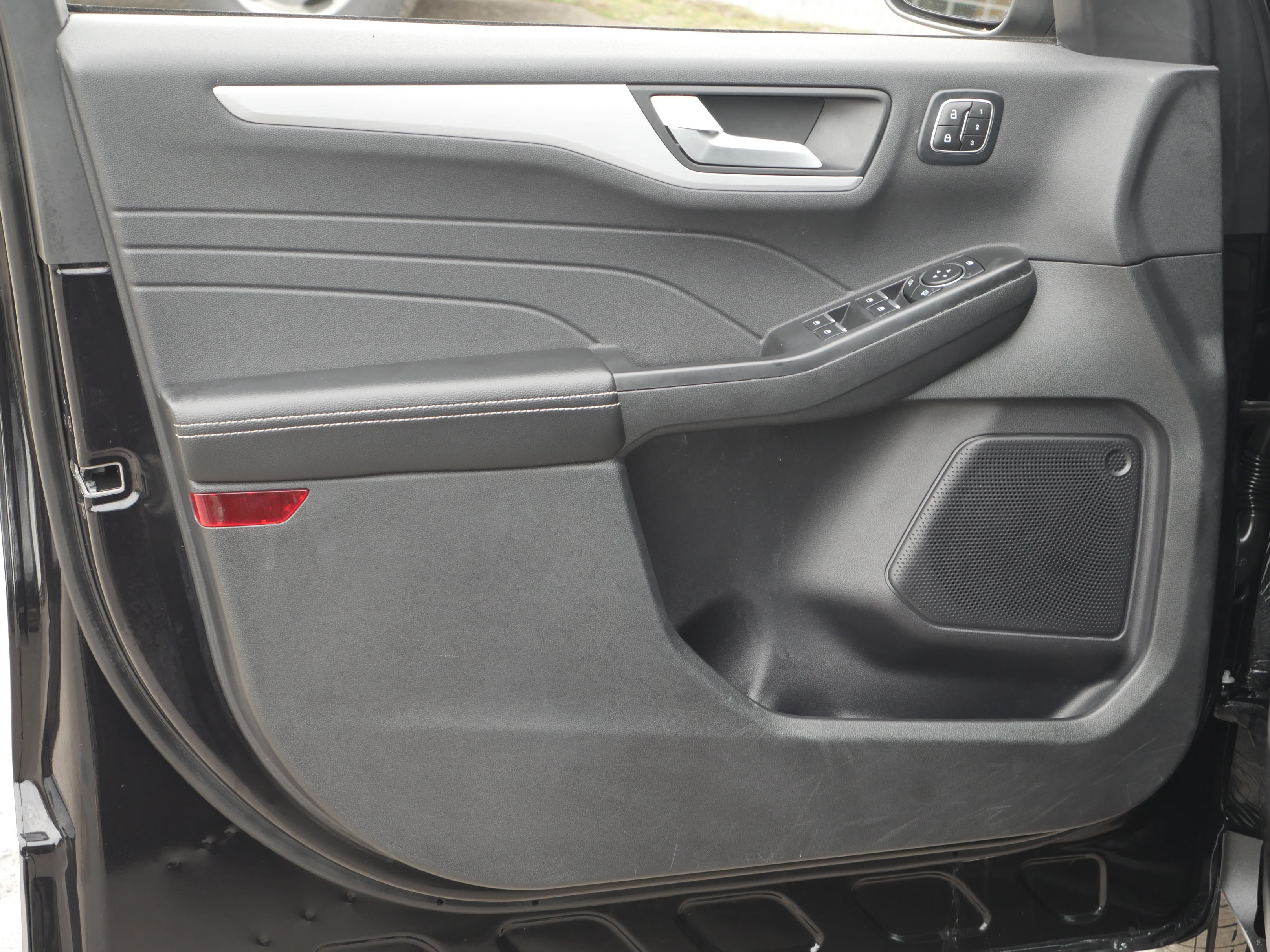 Certified 2025 Ford Escape Platinum AWD/4WD image 34
