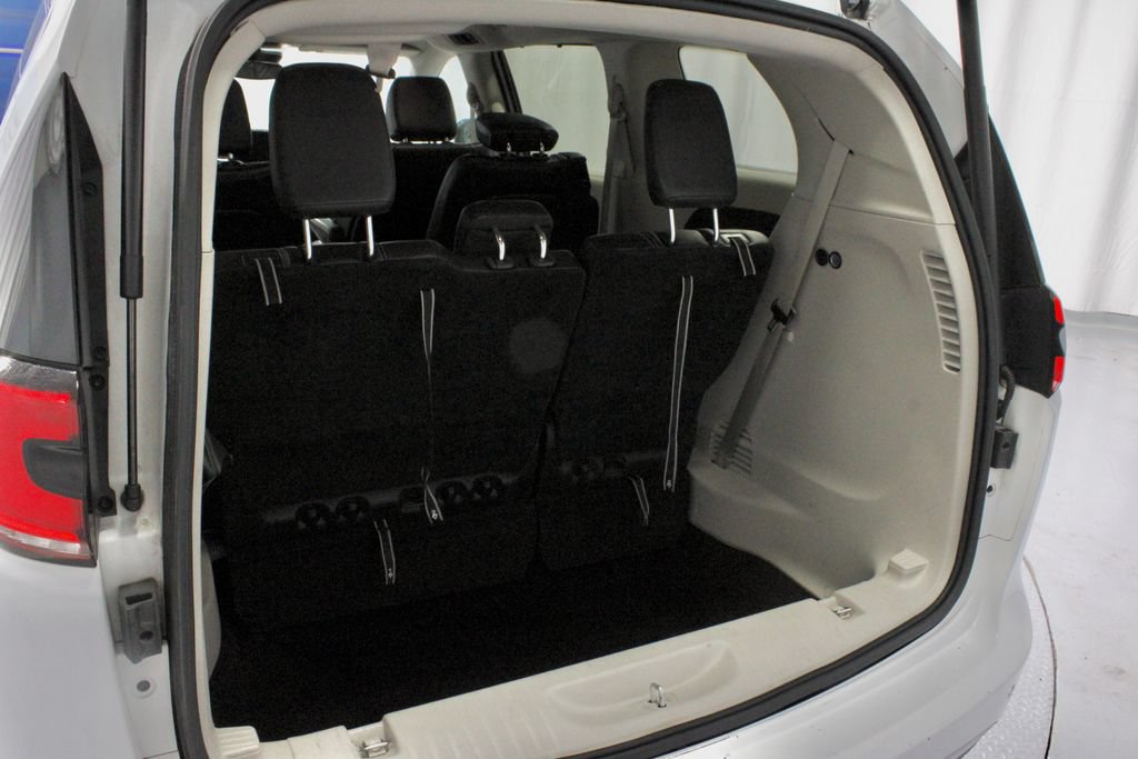 Used 2024 Chrysler Pacifica Touring-L FWD image 12