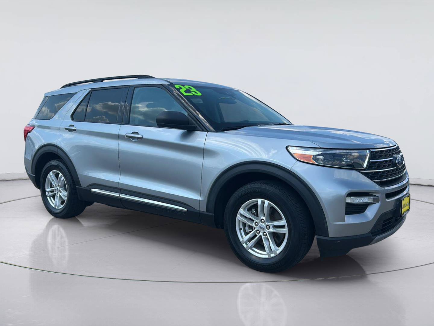 Certified 2023 Ford Explorer XLT w/ Equipment Group 202A RWD image 3