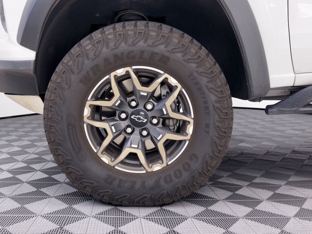 Used 2024 Chevrolet Colorado ZR2 w/ ZR2 Convenience Package III AWD/4WD image 10