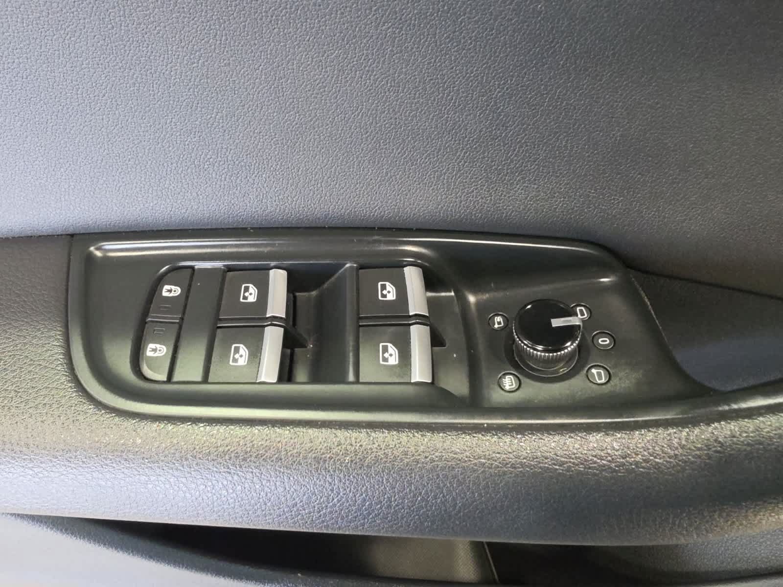 Used 2019 Audi Q8 Prestige AWD/4WD image 24
