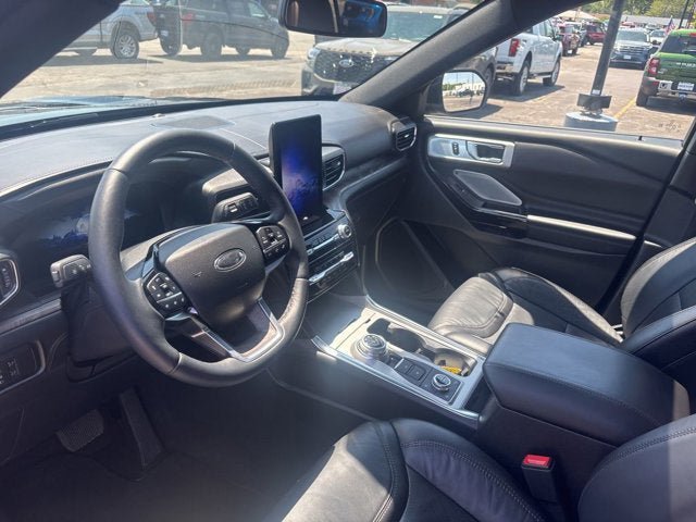 Certified 2023 Ford Explorer Platinum w/ Technology Package AWD/4WD image 3