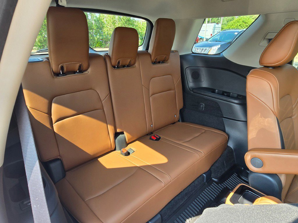 Used 2024 Nissan Pathfinder Platinum image 13