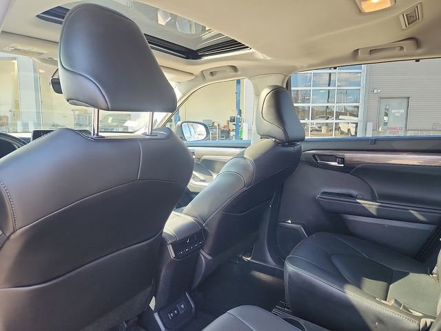 Used 2021 Toyota Highlander Limited AWD/4WD image 24