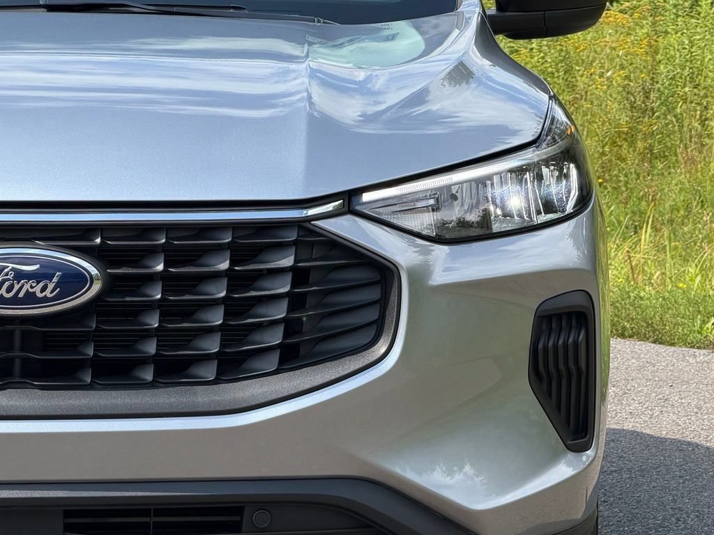 Certified 2023 Ford Escape Active AWD/4WD image 2