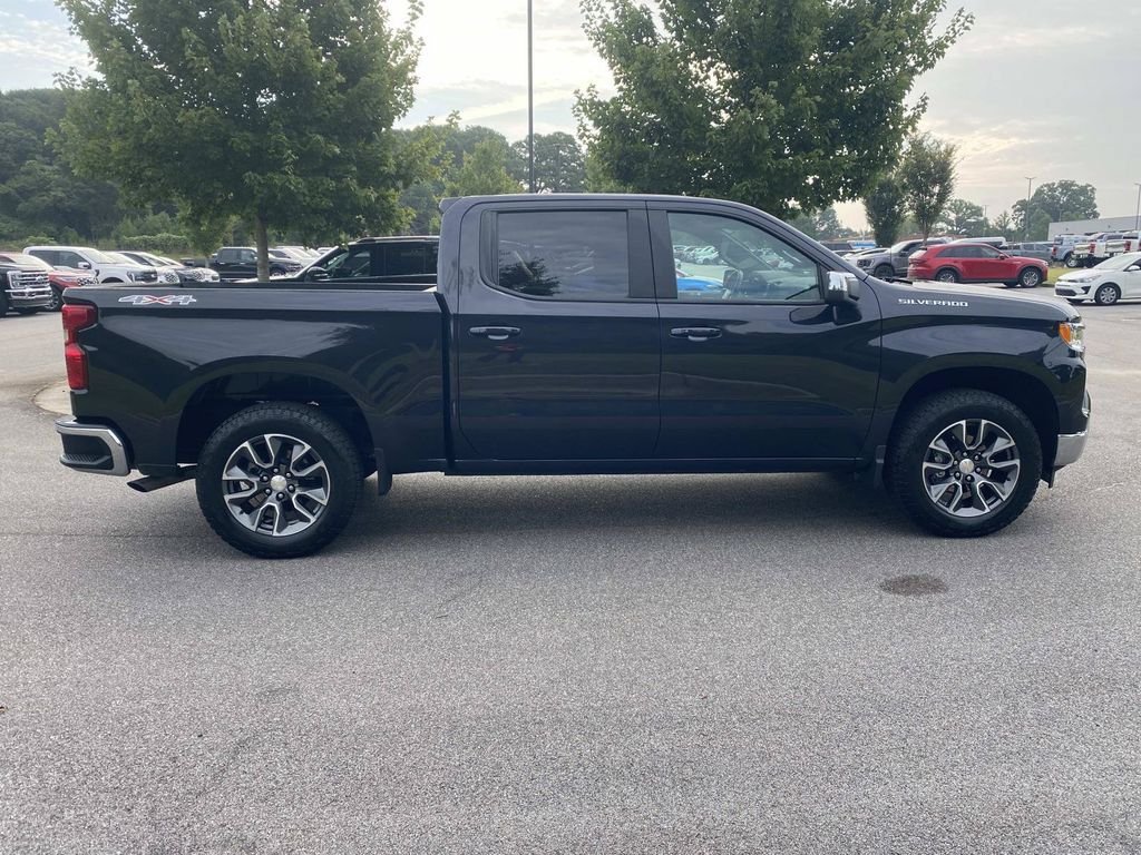 Used 2023 Chevrolet Silverado 1500 LT AWD/4WD image 2