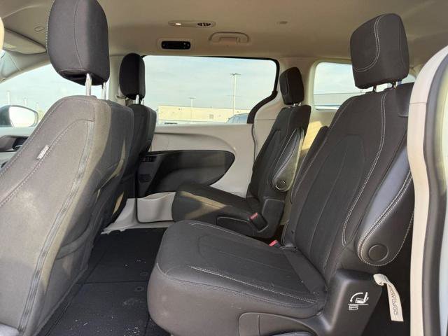 Used 2022 Chrysler Voyager LX FWD image 11