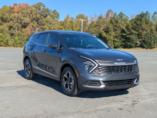 Used 2025 Kia Sportage LX image 2