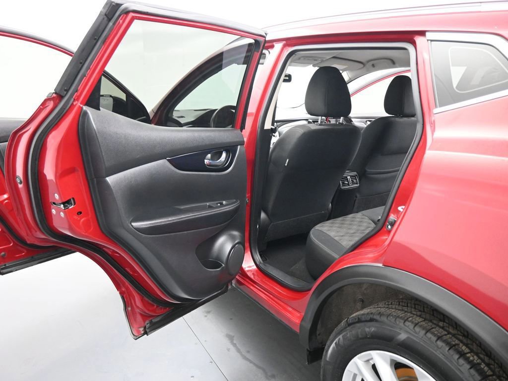 Used 2018 Nissan Rogue Sport SV image 43