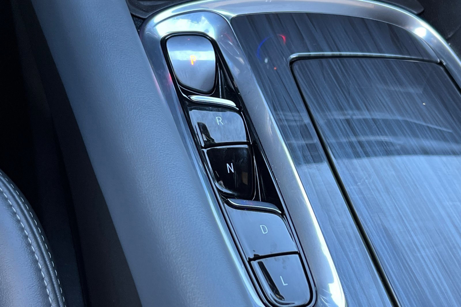 Used 2023 Buick Enclave Premium image 24