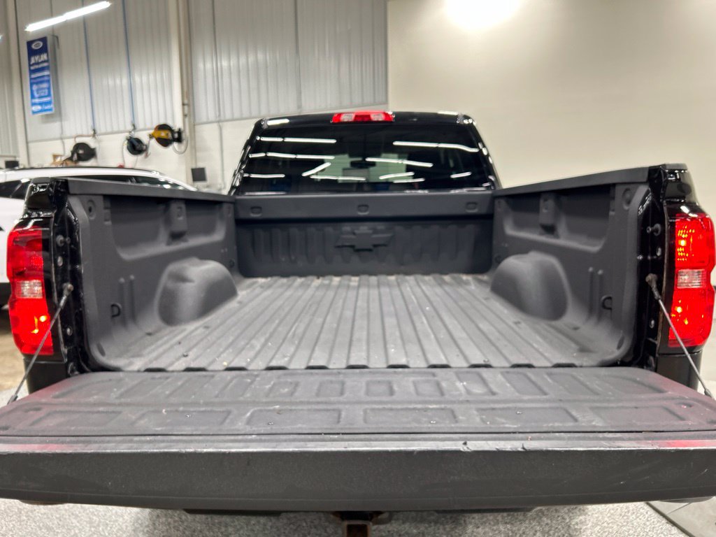 Used 2018 Chevrolet Silverado 1500 LT w/ Midnight Edition AWD/4WD image 22