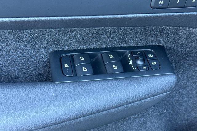 Used 2023 Volvo XC40 B5 Ultimate w/ Protection Package Premier image 17