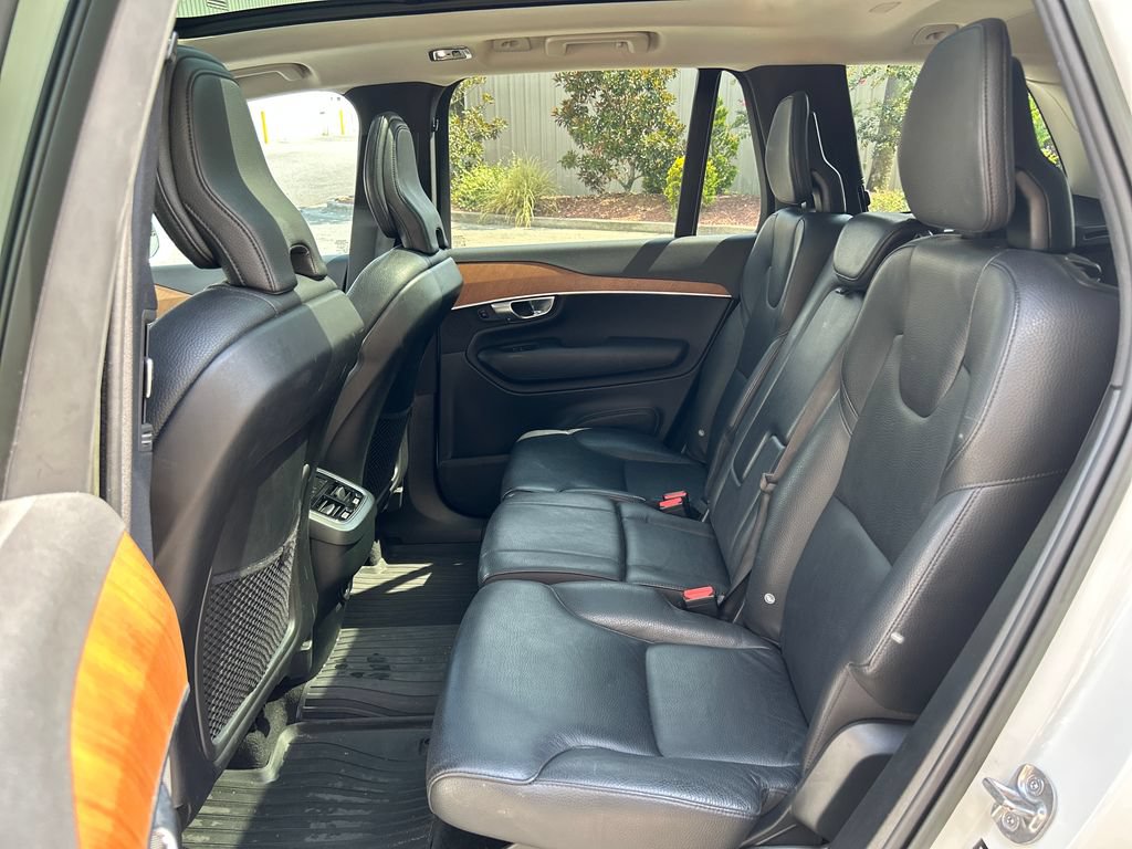 Used 2022 Volvo XC90 T6 Momentum AWD/4WD image 12