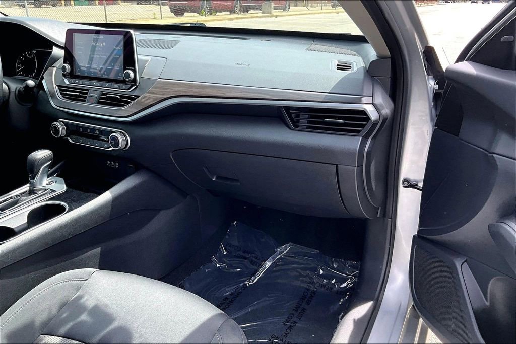 Used 2024 Nissan Altima 2.5 SV FWD image 15