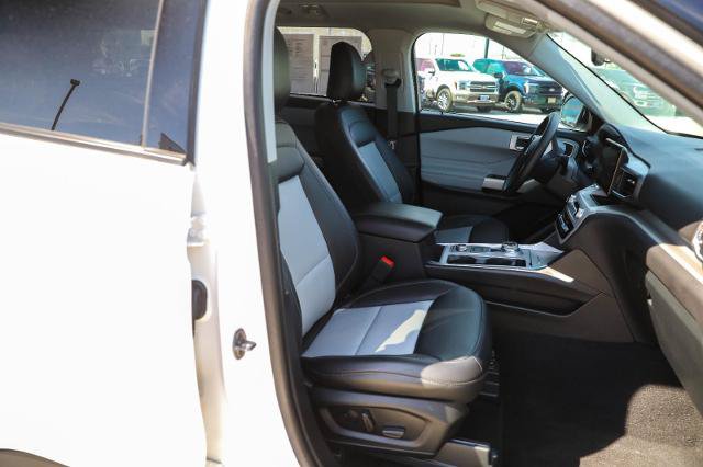 Certified 2024 Ford Explorer XLT w/ XLT Sport Appearance Package AWD/4WD image 32