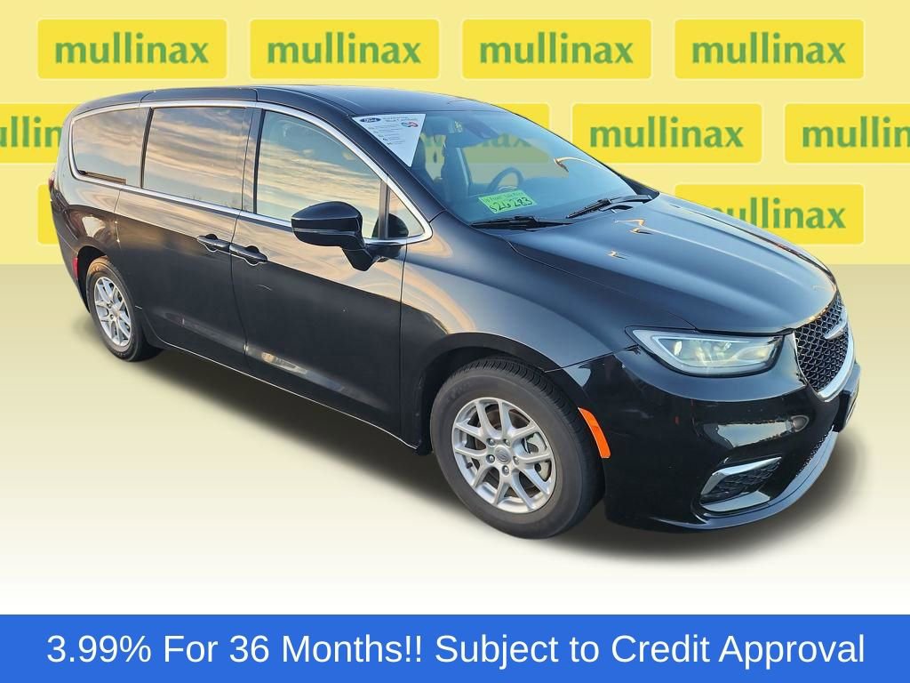 Used 2024 Chrysler Pacifica Touring-L