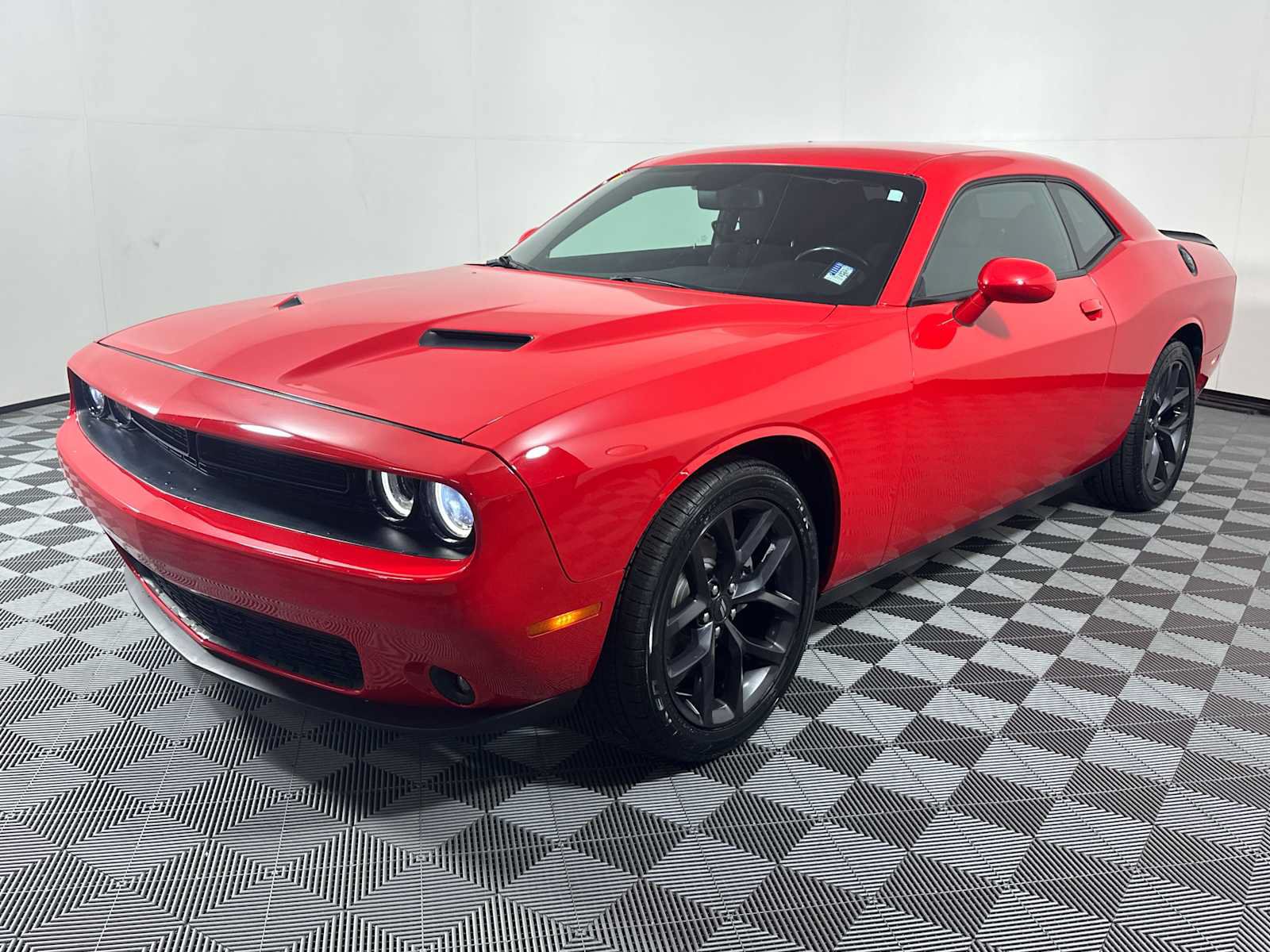 Used 2021 Dodge Challenger SXT w/ Blacktop Package RWD image 5