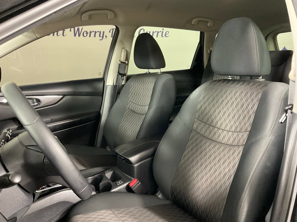 Used 2019 Nissan Rogue SV w/ Premium Package FWD image 14