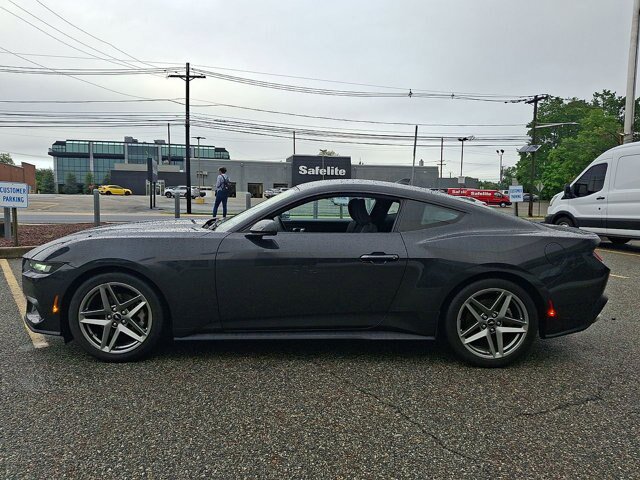 Certified 2024 Ford Mustang Coupe RWD image 5