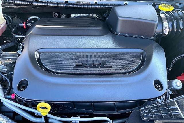Used 2022 Chrysler Voyager LX image 37