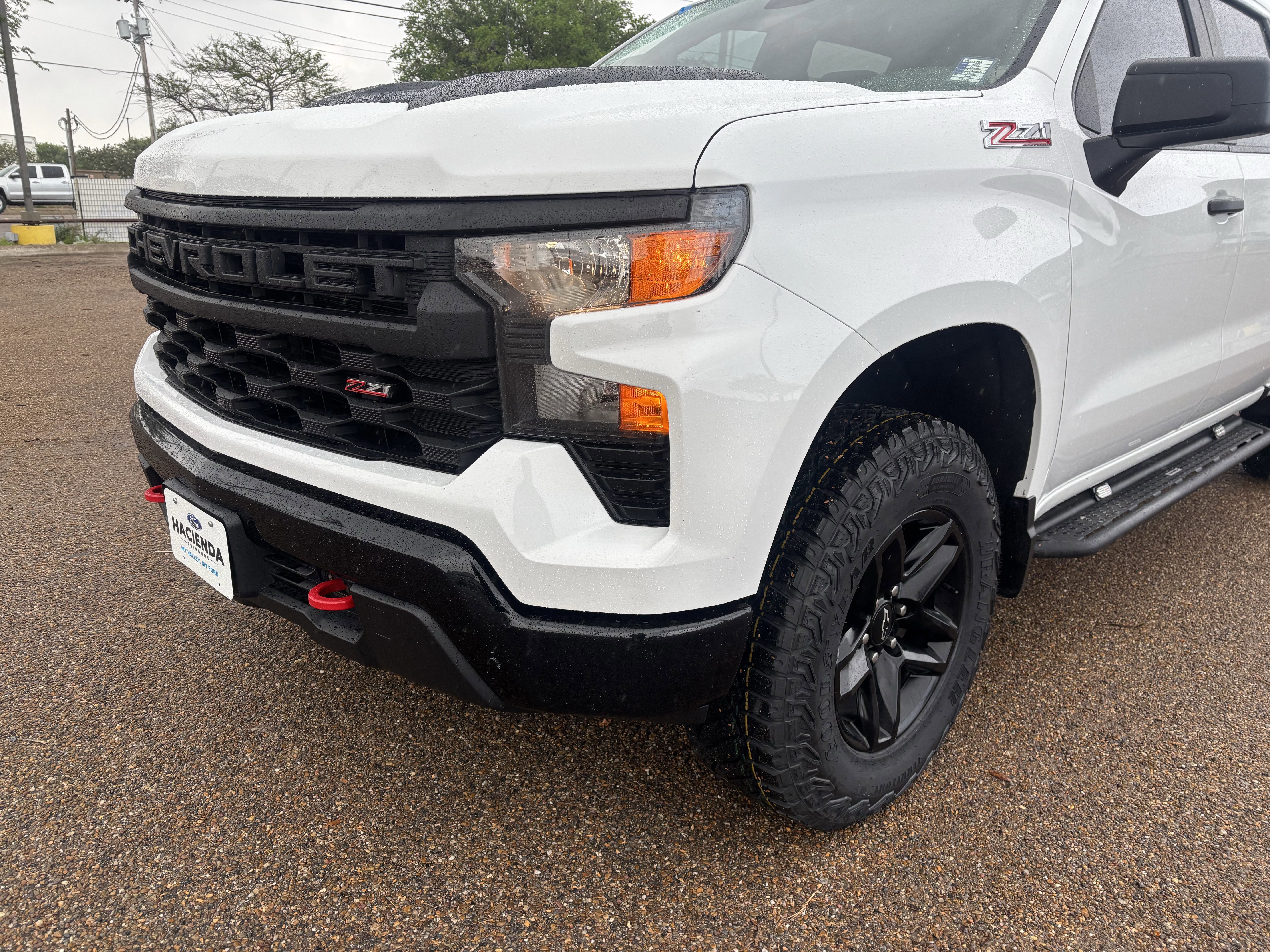 Used 2022 Chevrolet Silverado 1500 Custom Trail Boss w/ LPO, Dark Essentials Package image 2