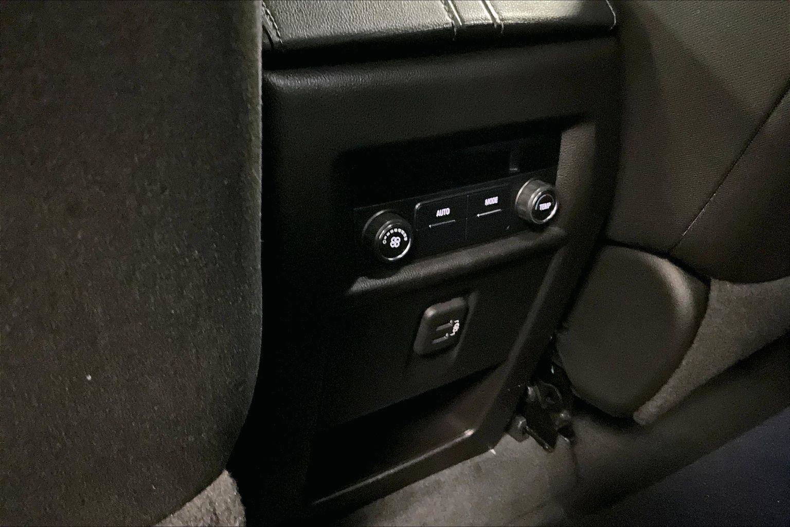 Used 2022 Chevrolet Traverse LT w/ LPO, Cargo Package image 33