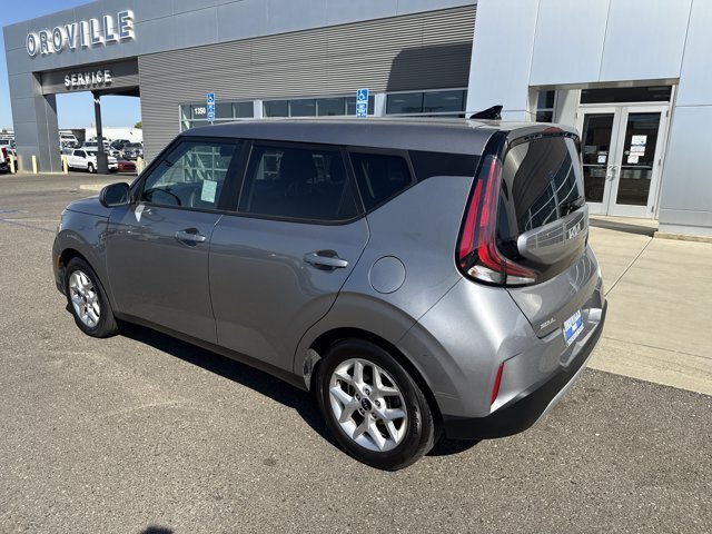 Used 2024 Kia Soul LX w/ Option Group 015 FWD image 3