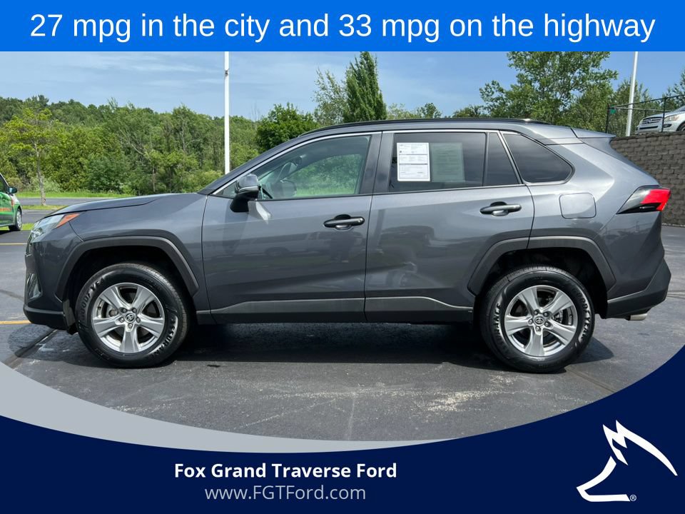 Used 2025 Toyota RAV4 XLE AWD/4WD image 38