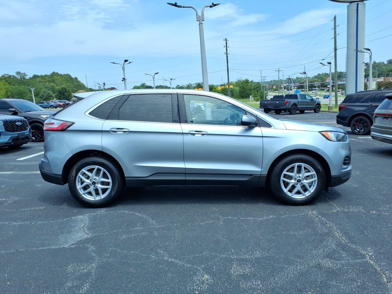 Certified 2024 Ford Edge SEL AWD/4WD image 9