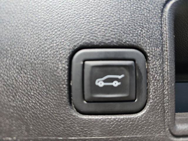 Used 2024 GMC Terrain SLT FWD image 13