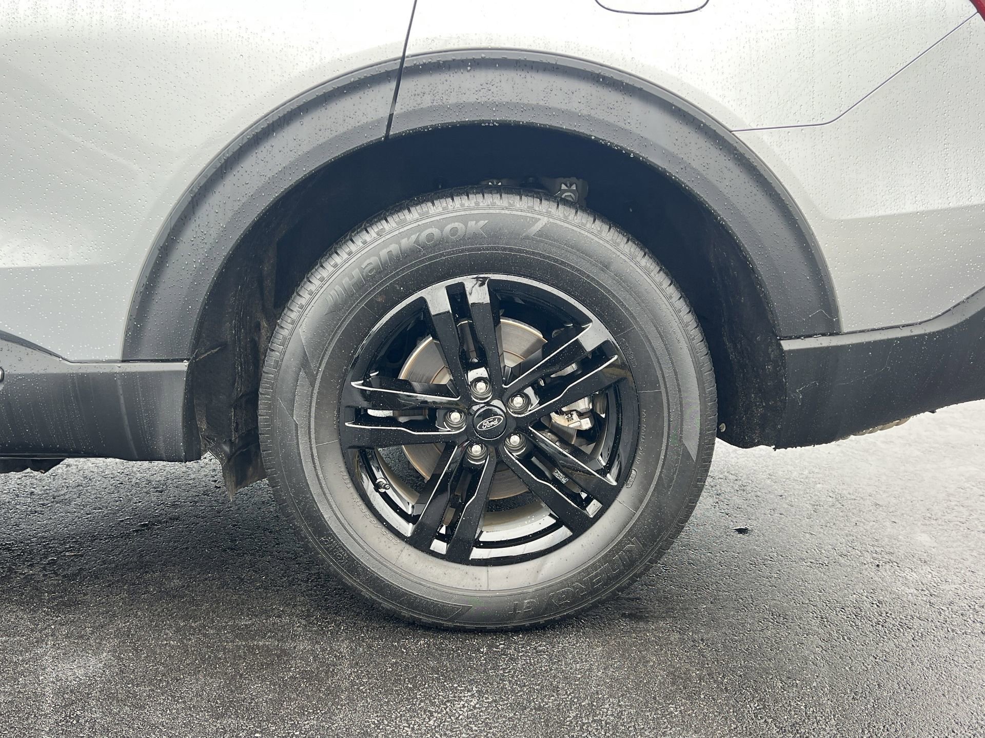 Certified 2022 Ford Explorer XLT w/ Equipment Group 202A image 30