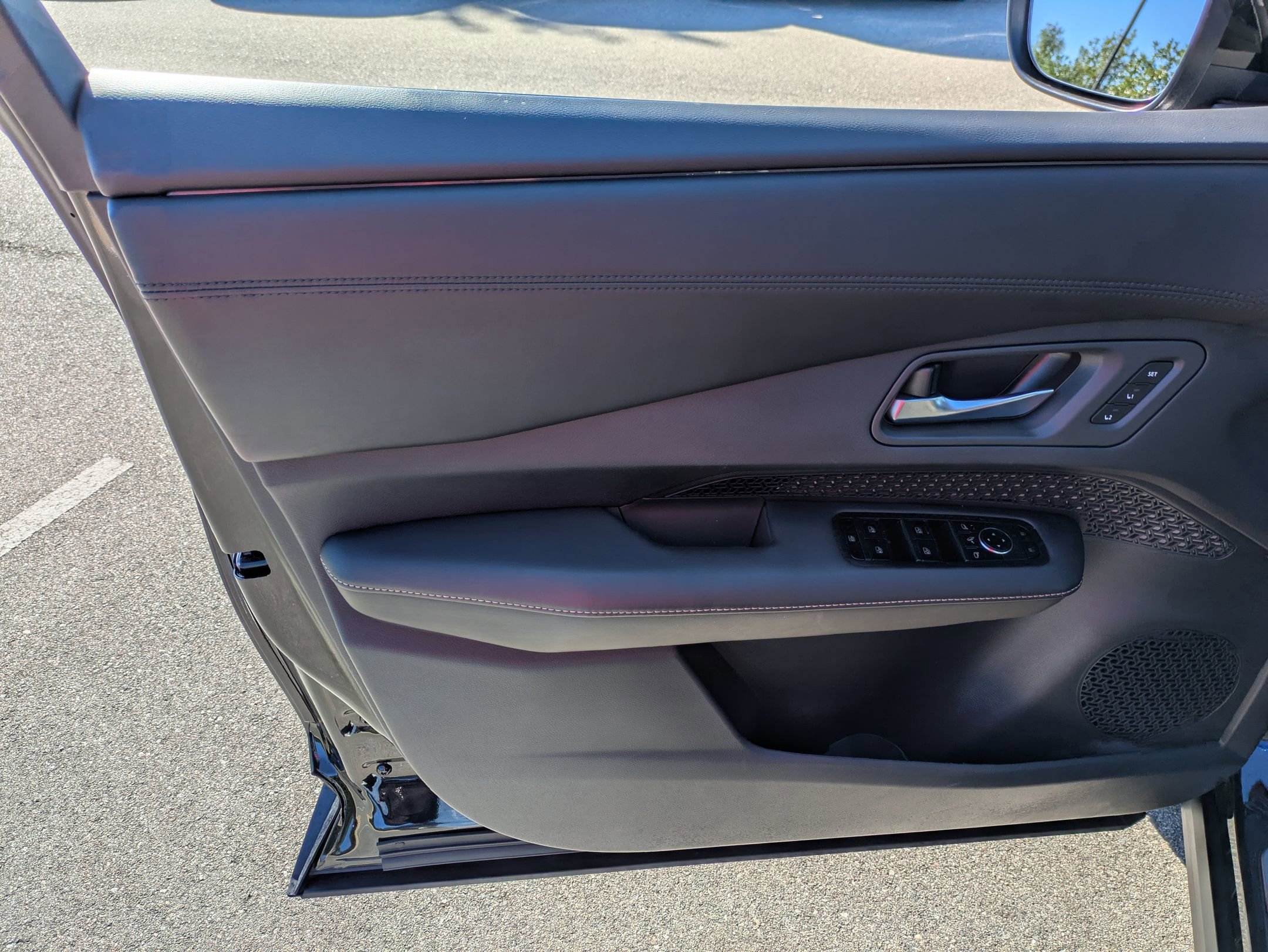 Used 2023 Nissan Ariya FWD image 15